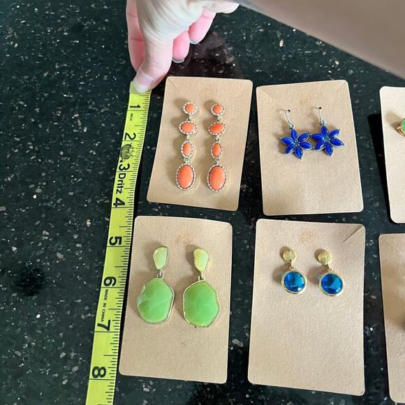 Six pairs of vibrant versatile acrylic and jewel dangle and post earrings - Picture 9 of 12